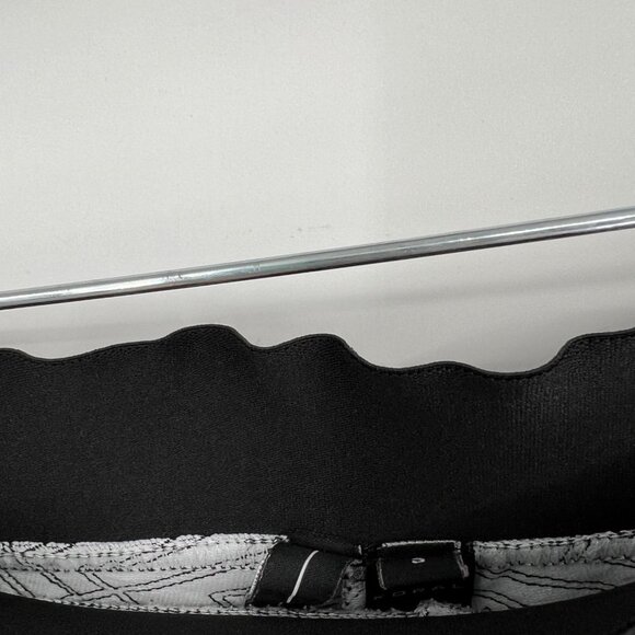 Koral textured pattern black & white leggings Small - Picture 4 of 13